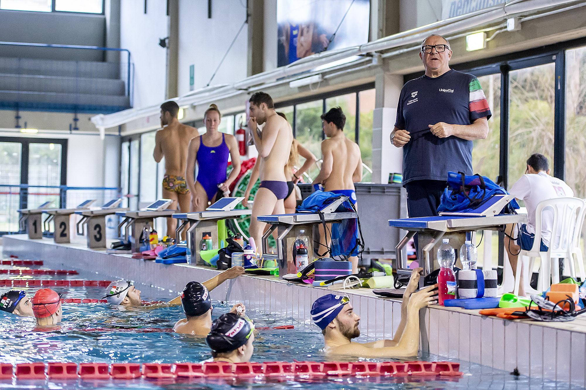 Le piscine non riaprono, il gestore va via. Serve un’impresa per tornare in vasca 