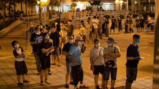 Hong Kong: centinaia migliaia votano a primarie opposizione
