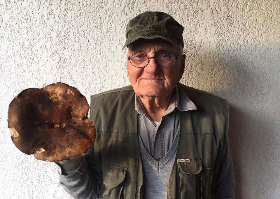Grande Alfredo, davvero un bel fungo! Così un 92enne diventa star del web a sua insaputa