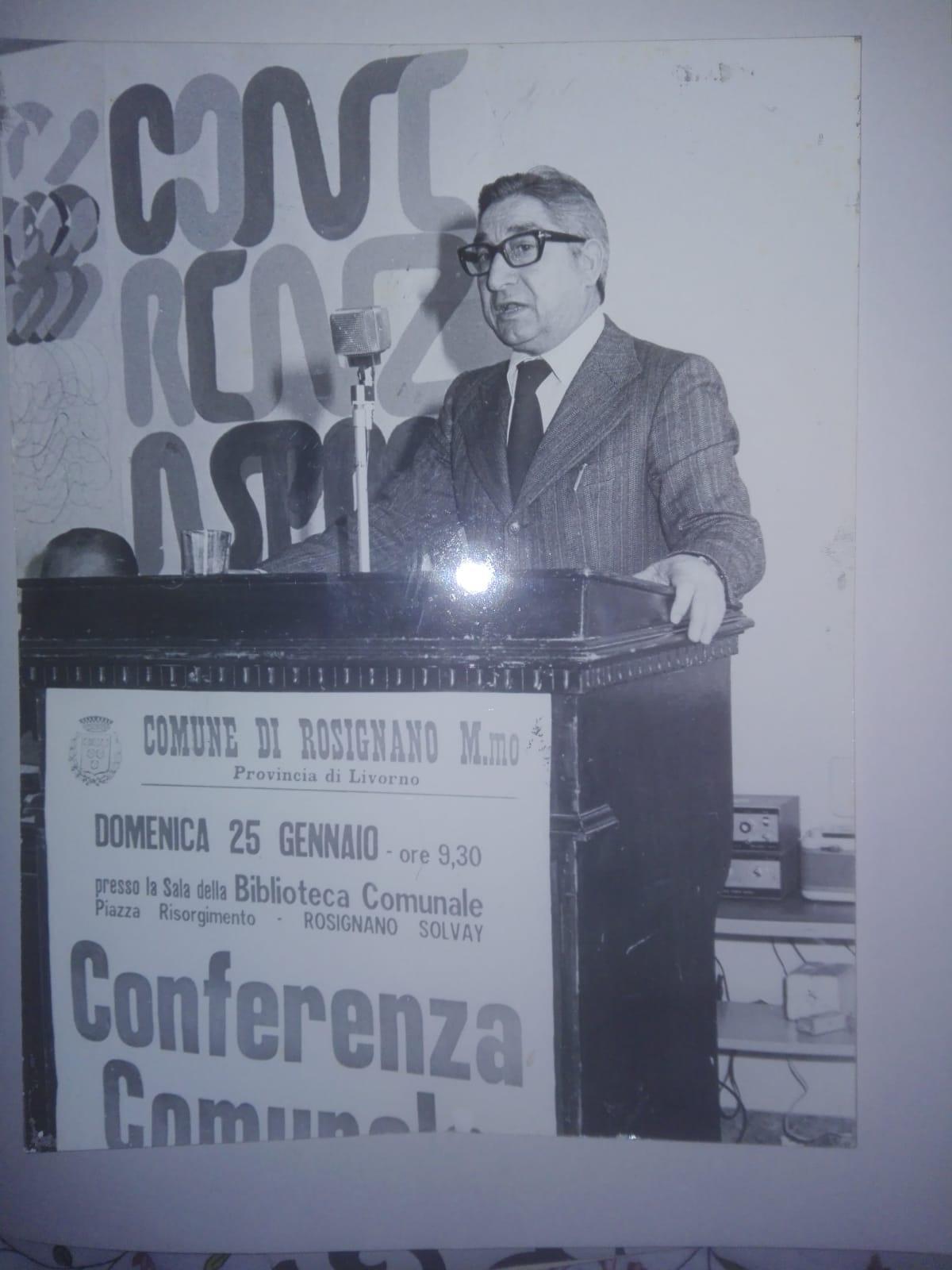 Carmignoli durante un dibattito negli anni Settanta