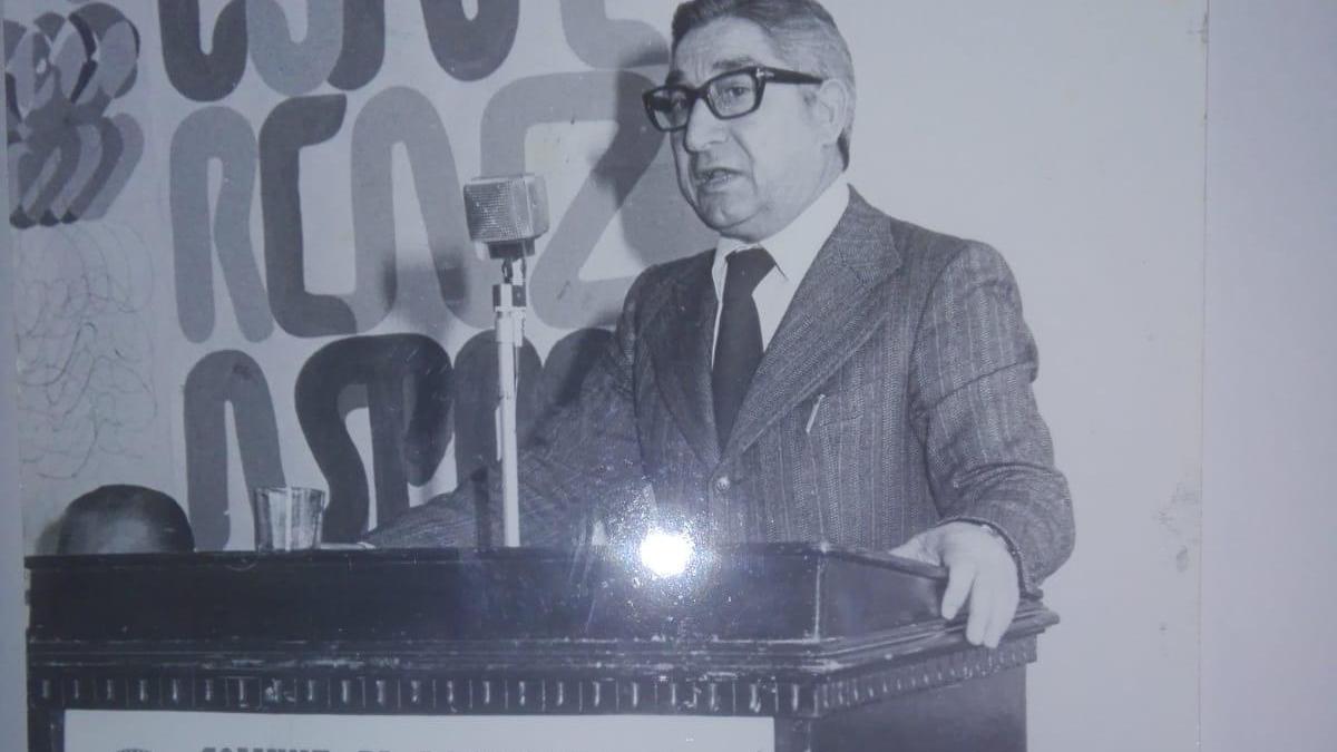 Carmignoli durante un dibattito negli anni Settanta