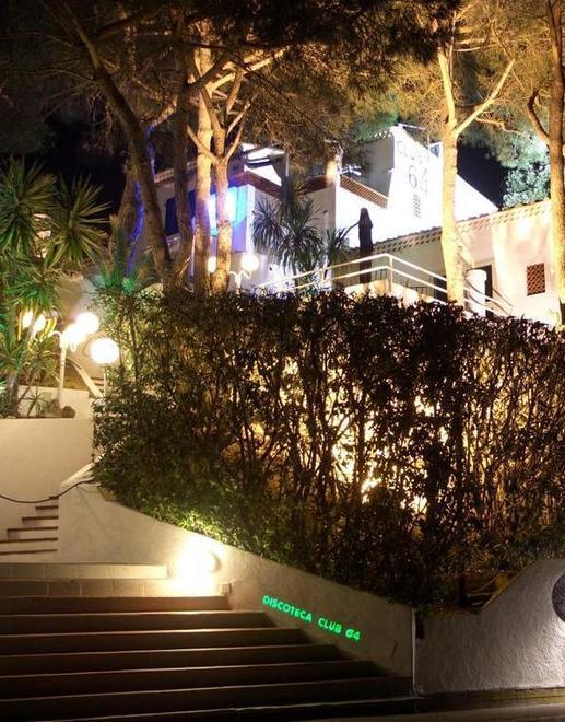 Torna la musica al Club 64, ma i minorenni restano fuori 