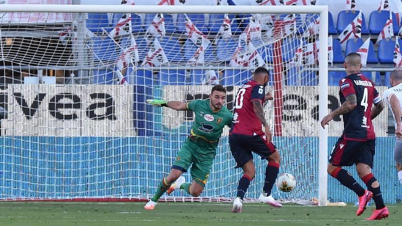 Si fa male solo Nainggolan In campo Cagliari e Lecce prendono il punticino