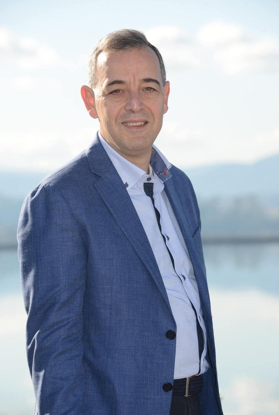 I Cinque stelle: «Le low cost cancellano i voli per la Sardegna»