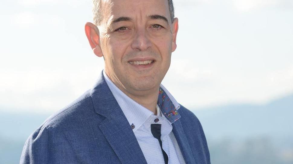 I Cinque stelle: «Le low cost cancellano i voli per la Sardegna»