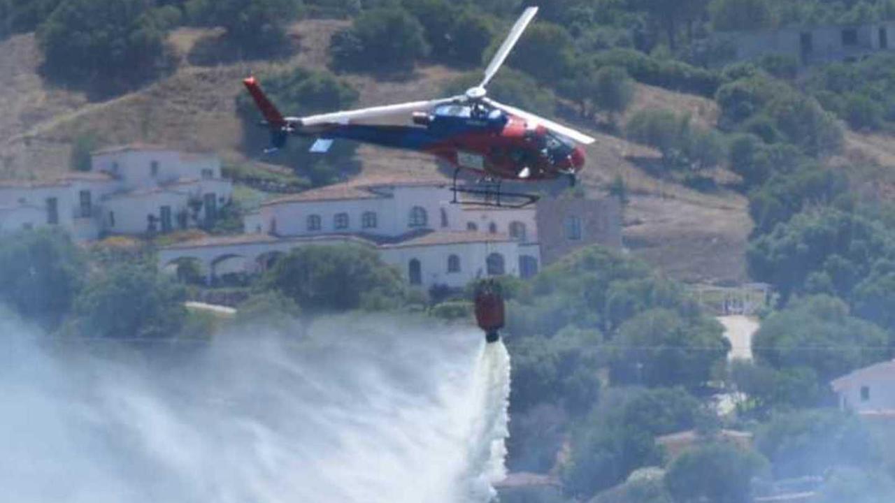 Domenica di fuoco nell’isola: spenti 17 incendi