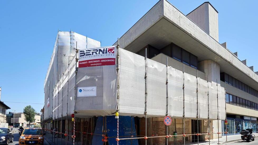 Lavori in corso all’ex cinema Cristallo, Conad prepara lo sbarco e le assunzioni