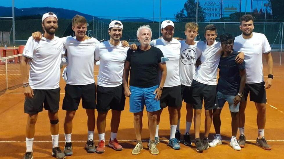 La formazione dello Sporting Club Montecatini con al centro il presidente Oriano Corsellini