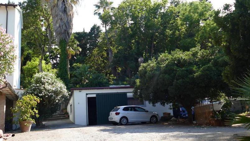 Villa trasformata in disco per la maxi festa di compleanno, indaga anche la Finanza