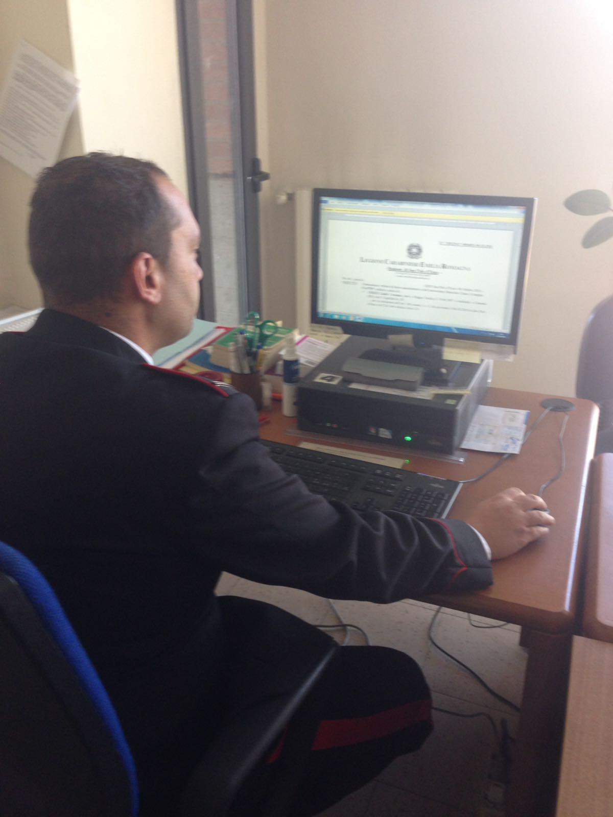 Paga 1250 euro per un escavatore comprato online ma viene truffato