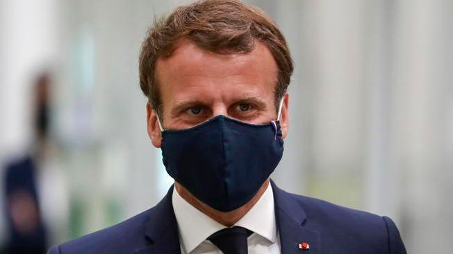 Macron, 'riforma pensioni sarà rinegoziata'