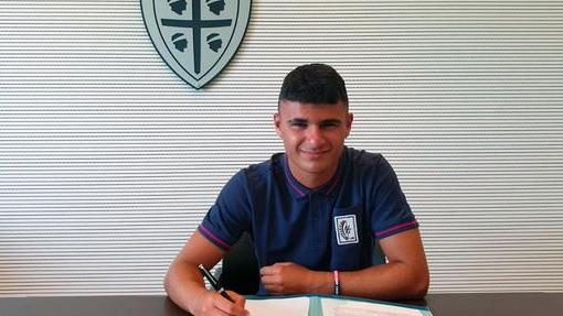 Il 16enne Masala firma il contratto da professionista col Cagliari