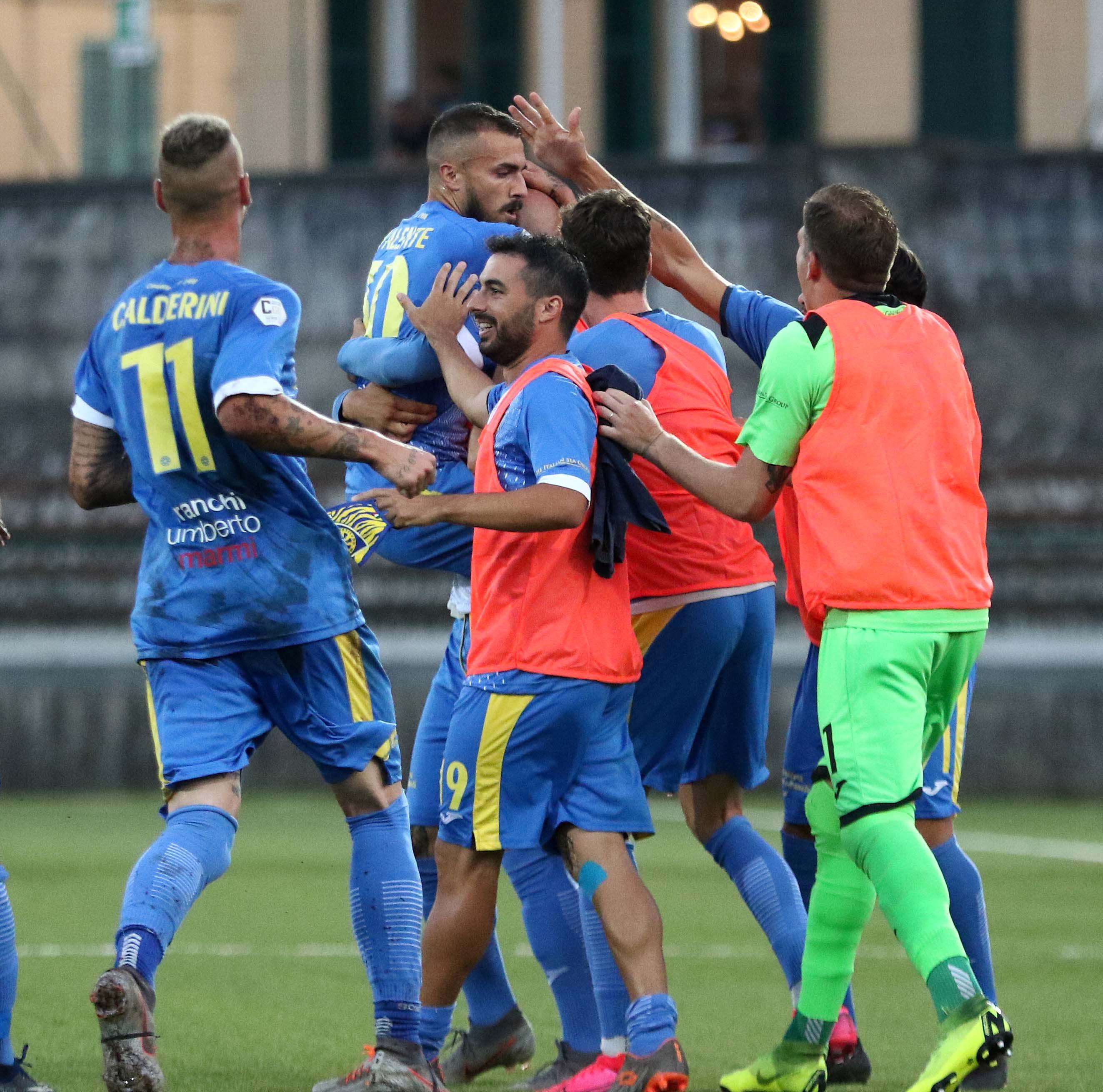 L'esultanza al gol dell'1-0 di Valente contro la Juve Under 23