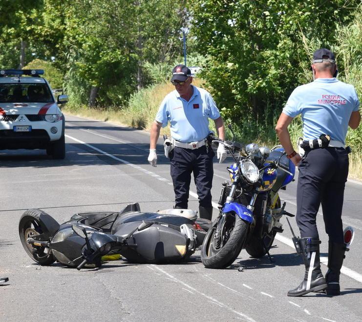 Schianto sulle Collacchie grave un motociclista di 24 anni: portato a Siena