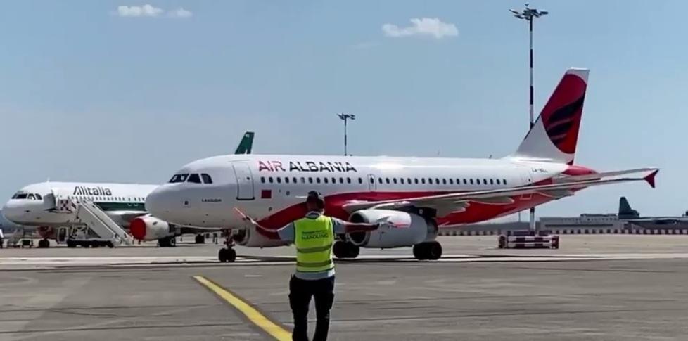 L’aeroporto Galilei saluta il primo volo targato Air Albania 