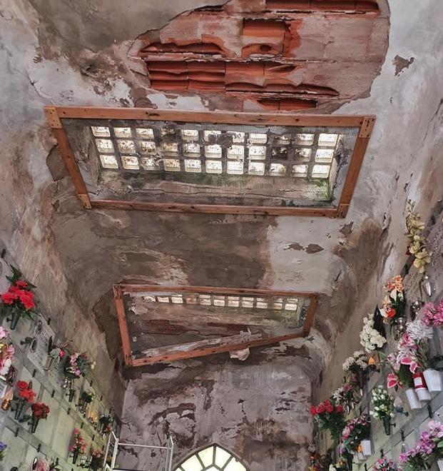 Degrado nel cimitero tra proteste e lavori «Il recupero si farà» 