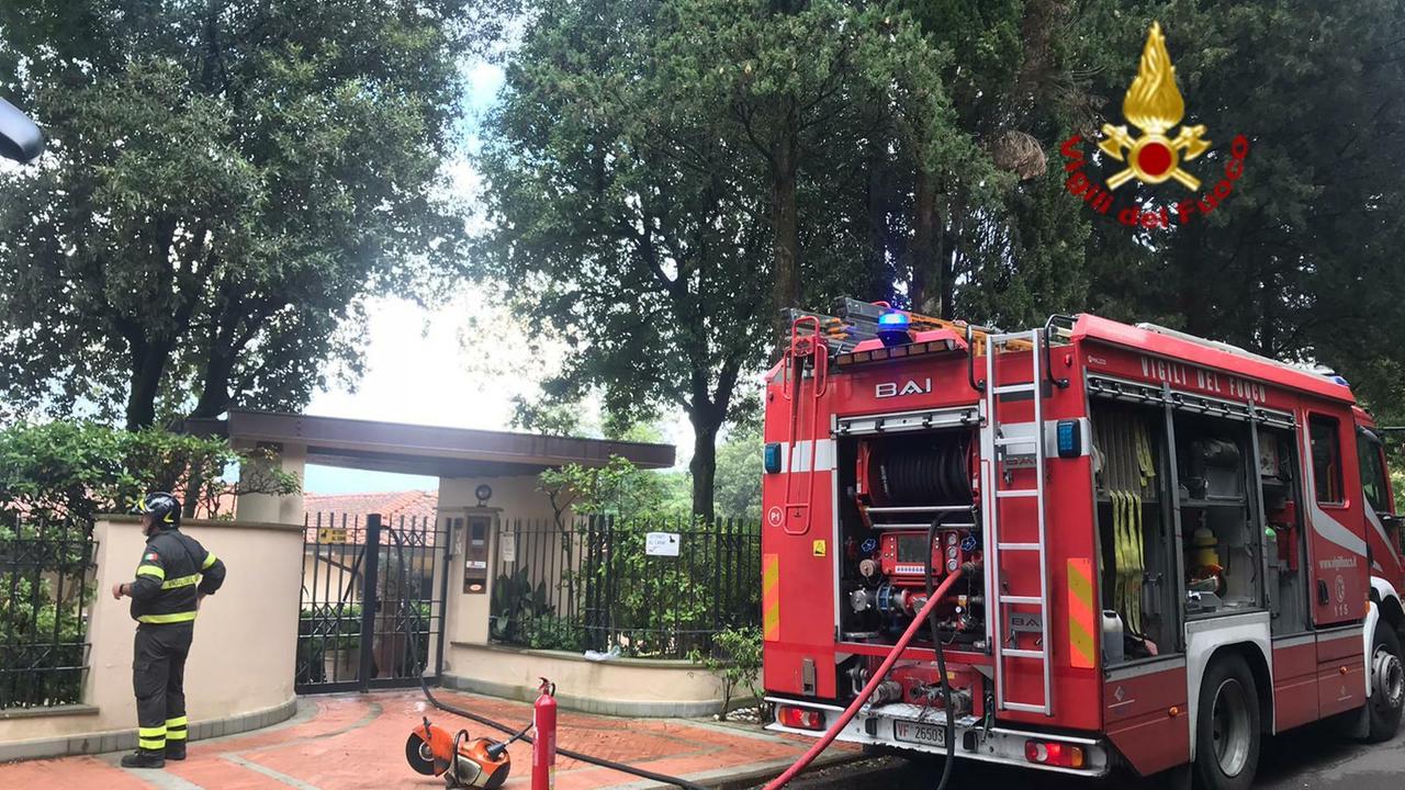 L'intervento dei vigili del fuoco a Carmignano