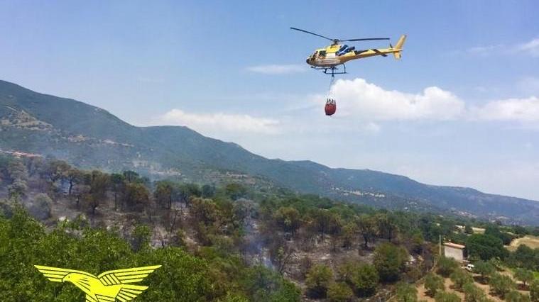 Sedici incendi in Sardegna, elicotteri a Pozzomaggiore e Bottida