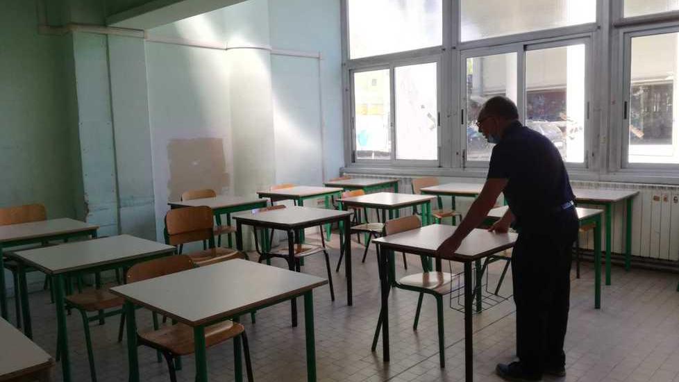 Le prove per il distanziamento sociale in vista del prossimo anno scolastico al liceo Buonarroti