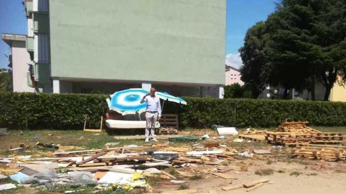 Varignano, rifiuti a fuoco nell’ex campo da calcio