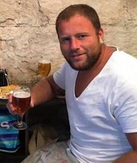 Un’aiuola in piazza per ricordare Alessandro