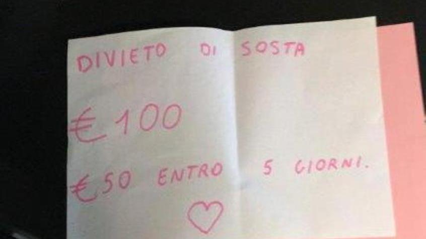 Municipale multata Ma il biglietto è solo uno scherzo