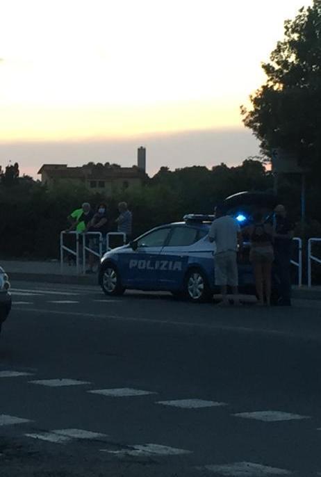 Anziano travolto mentre guida la carrozzella elettrica