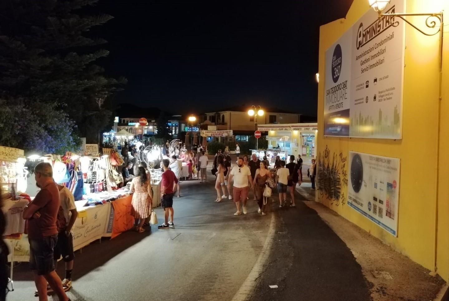 Con l’estate ritorna il mercatino serale 
