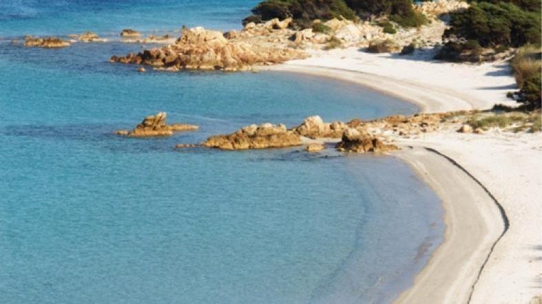 La spiaggia del Cavalieri a Budelli chiusa a metà: sbarcheranno 300 persone al giorno