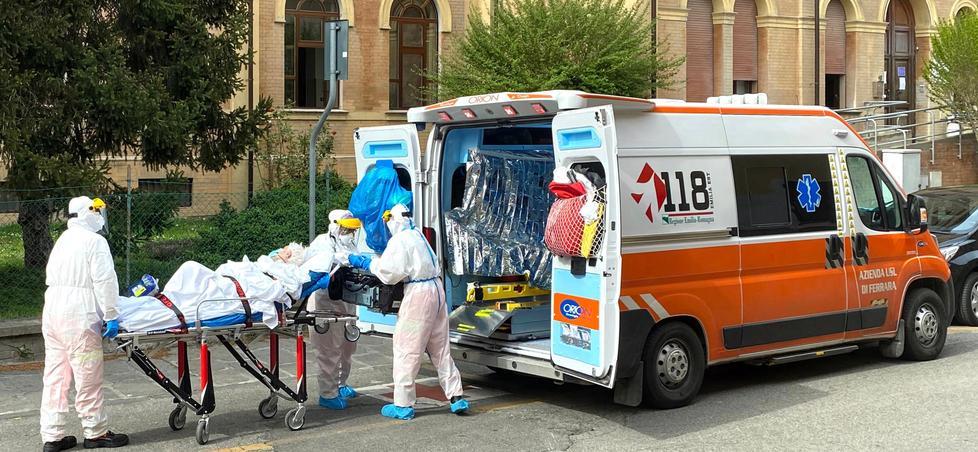 Sanitari contagiati dal Covid, "Indagate anche sulle omissioni" 