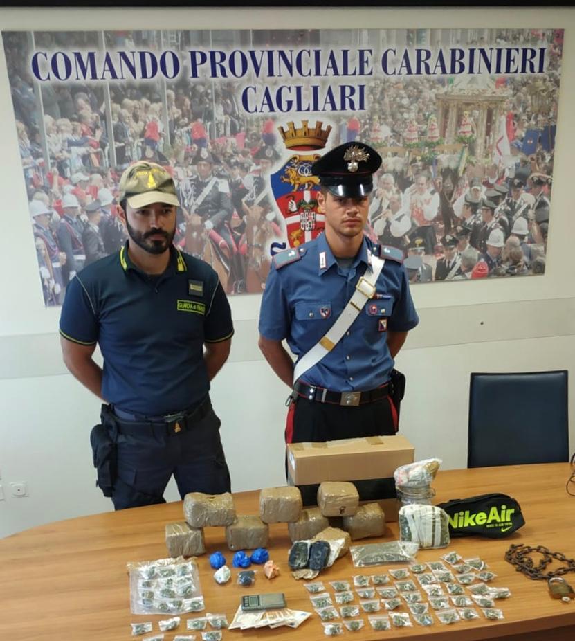 Otto chili di hascisc in un palazzo base d'appoggio di un pusher 20enne nel centro di Cagliari