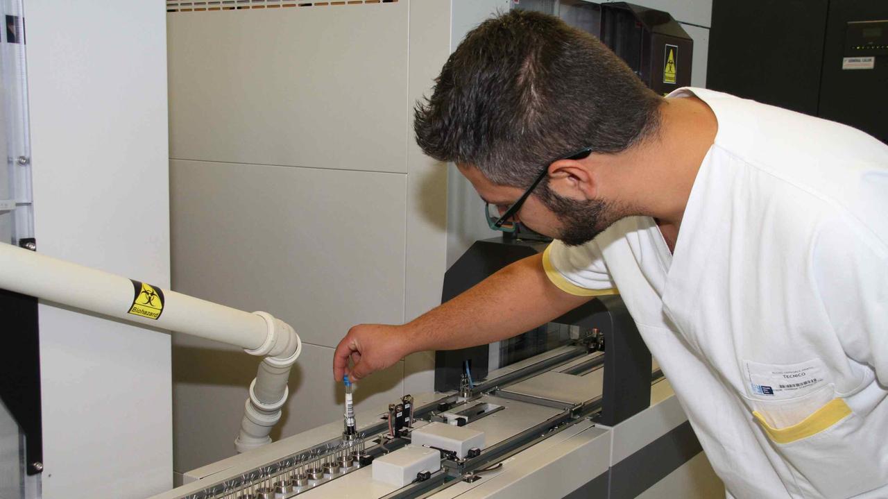 Il laboratorio di analisi dell'ospedale di Prato
