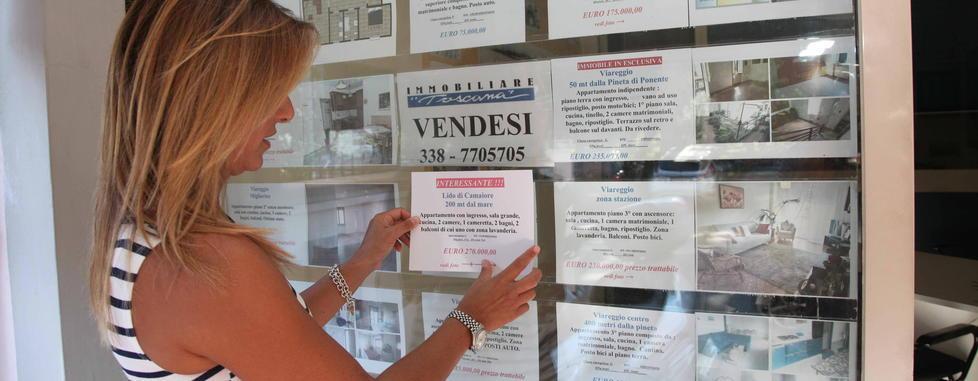 Con giardino ma in centro città: Versiliesi e lombardi si tuffano nel mattone 