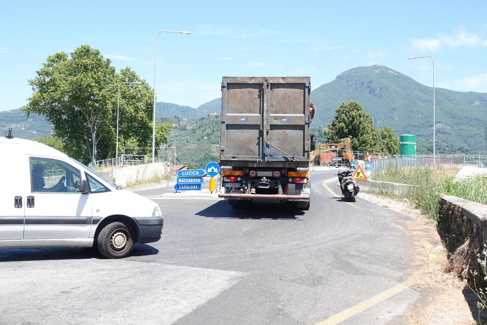 Cantiere al Ponte di Sasso, code e disagi
