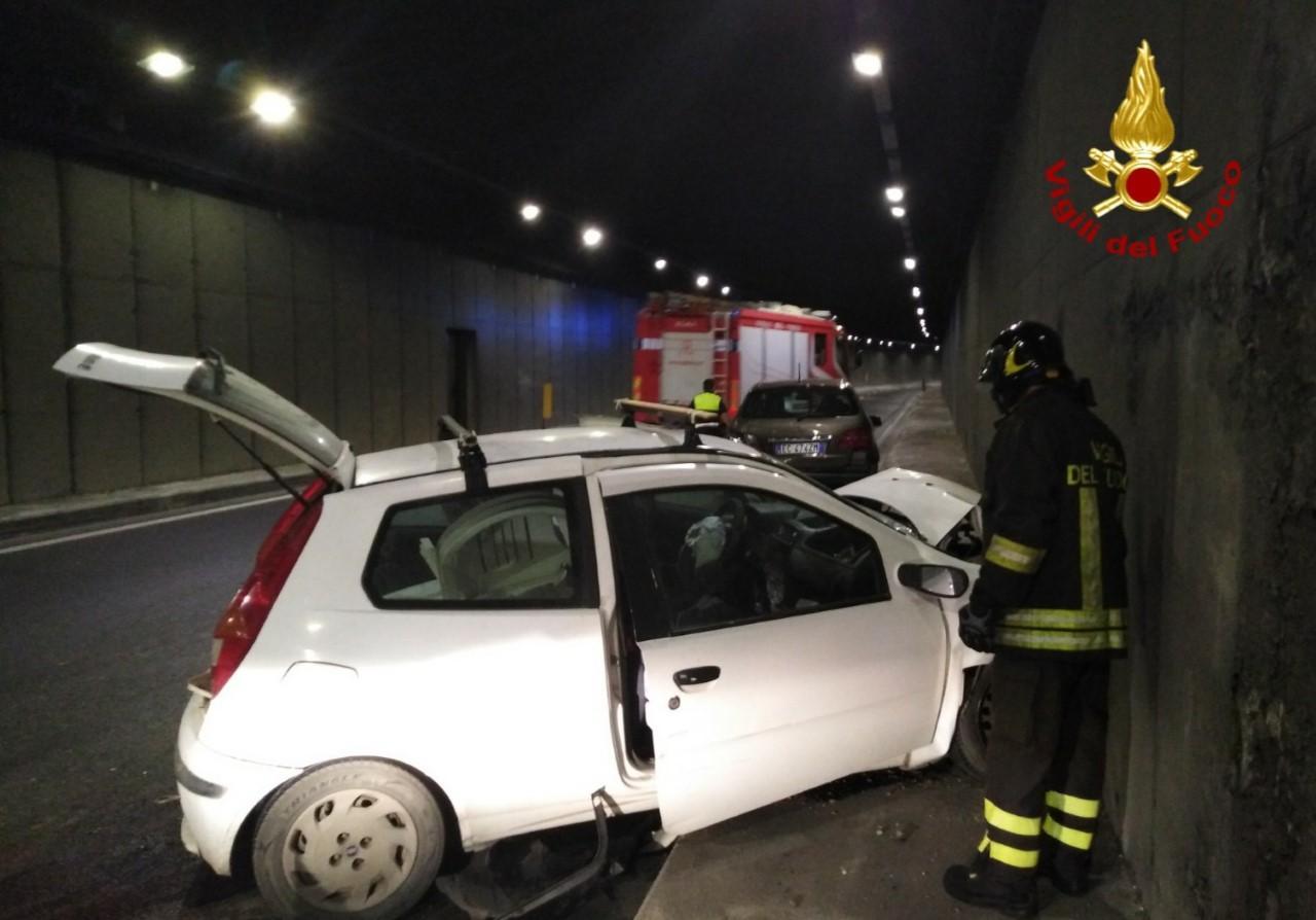 Olbia, incidente con feriti dentro il tunnel: due auto coinvolte