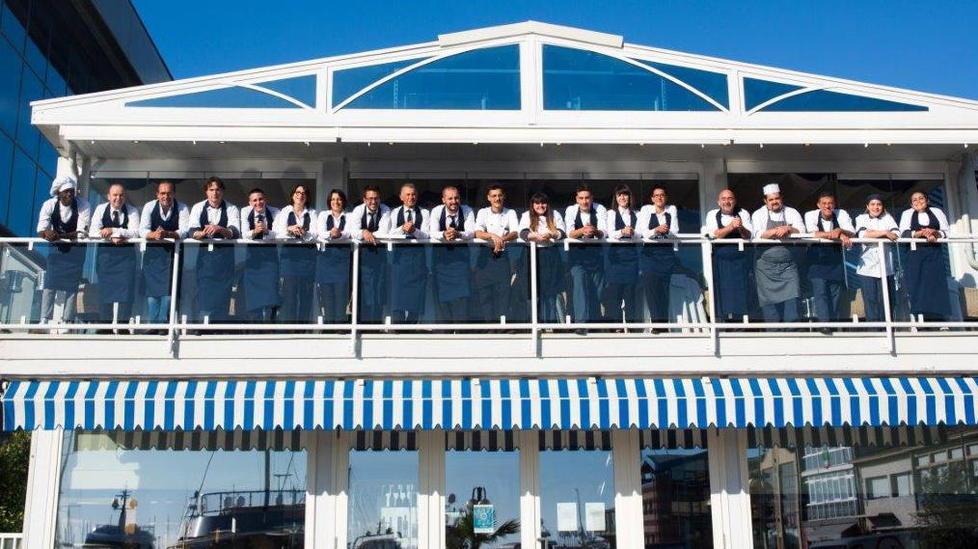 Il personale del ristorante Il Porto a Viareggio (foto di repertorio)
