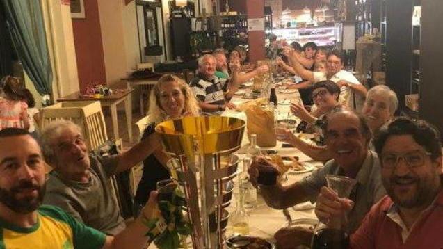 Senzuno festeggia la vittoria di febbraio