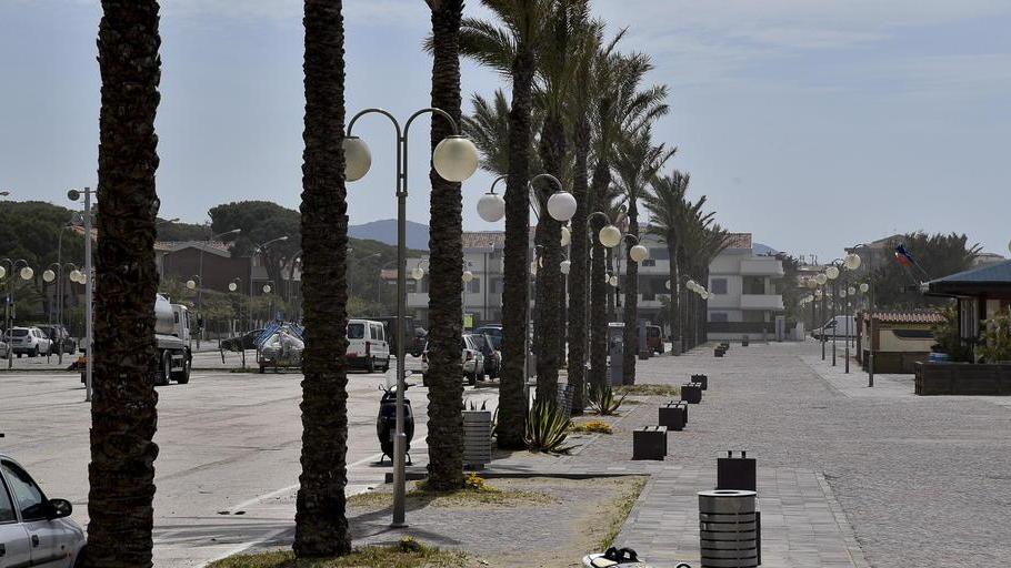 Passeggiata nuova «I lampioni fulminati sono cinquanta»