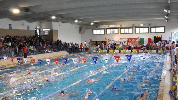 Piscina comunale, proroga per la Canottieri Arno