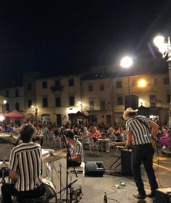 Passeggiata serale e visita guidata per scoprire il Castello di Oliveto