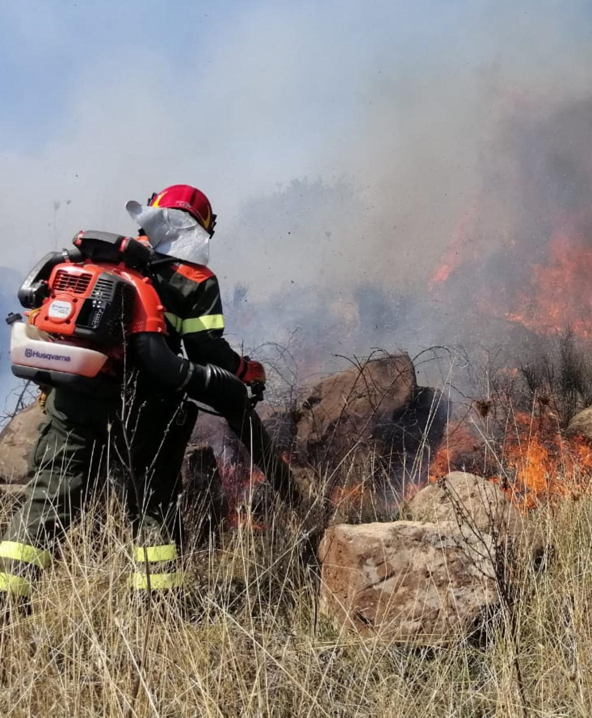 Due incendi a Pozzomaggiore e Bottidda