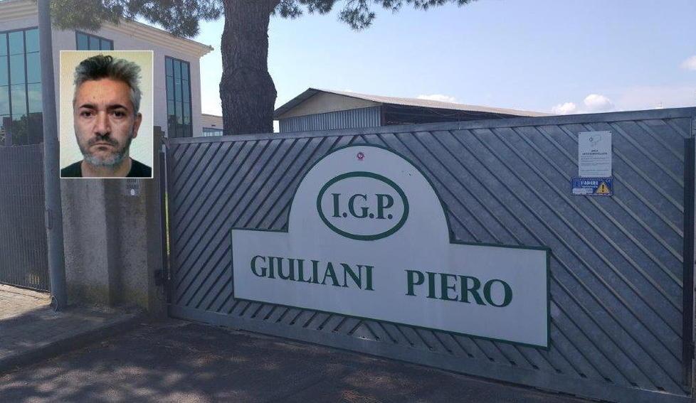 «Aiuto, sono rimasto incastrato»: muore a 48 anni straziato dal macchinario. Indagato il titolare dell'azienda 