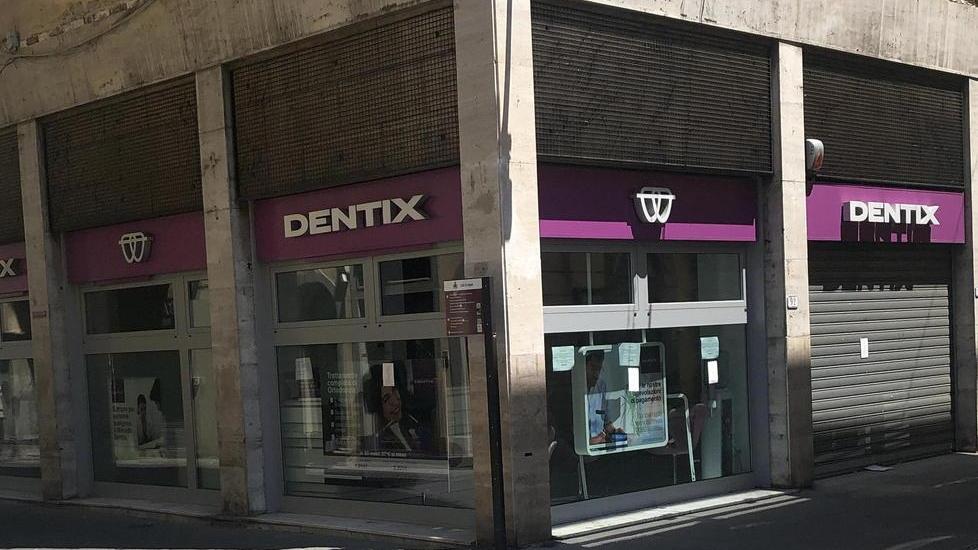 Sessanta richieste danni dai clienti della Dentix