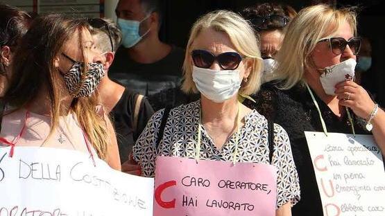 La protesta di alcune lavoratrici del Cup