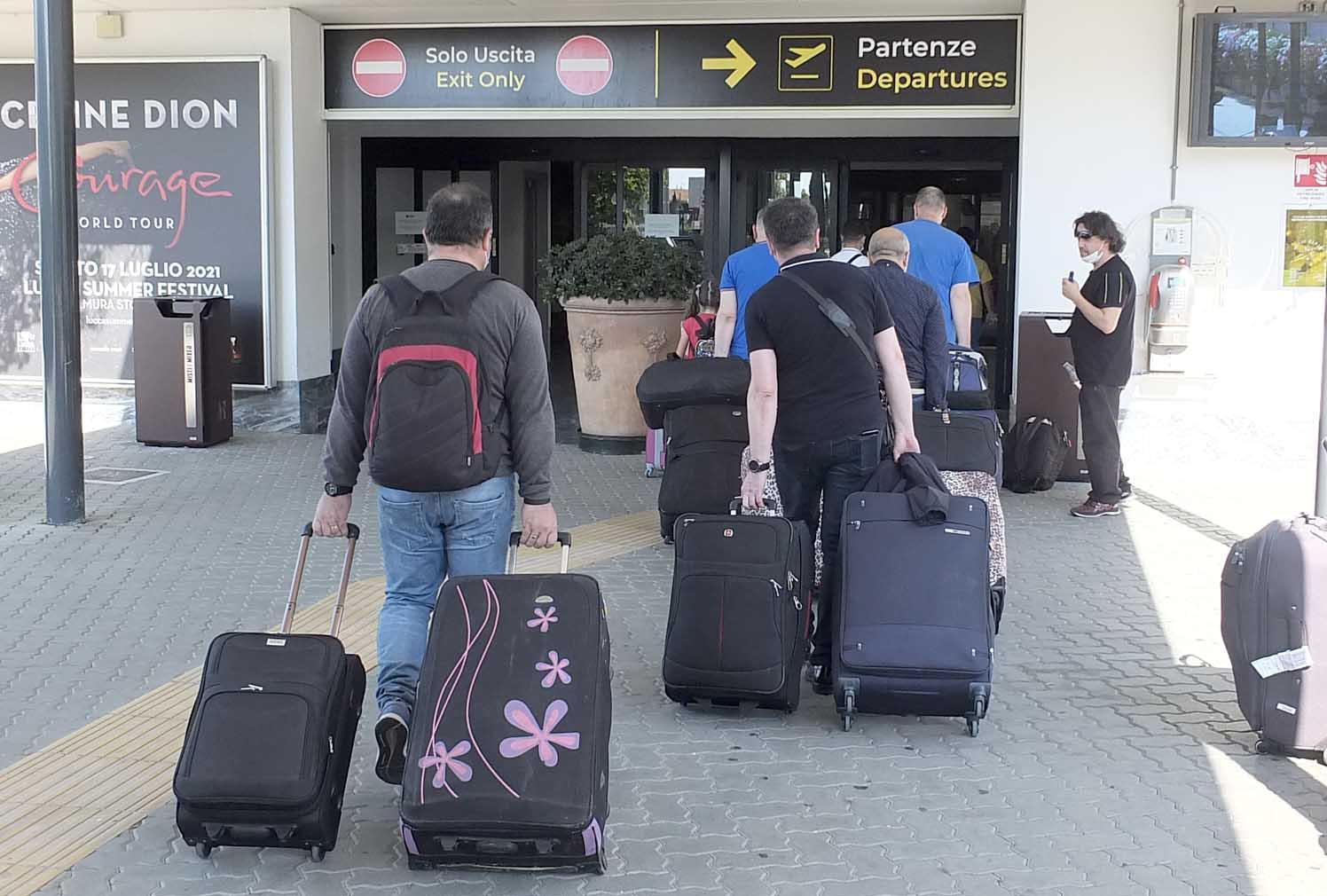 Passeggeri all’arrivo in aeroporto