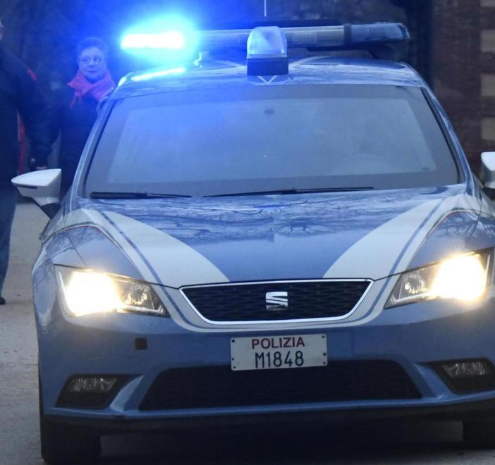 Rissa nel locale tra 10 ragazzi a Marina di Massa: uno finisce in ospedale 