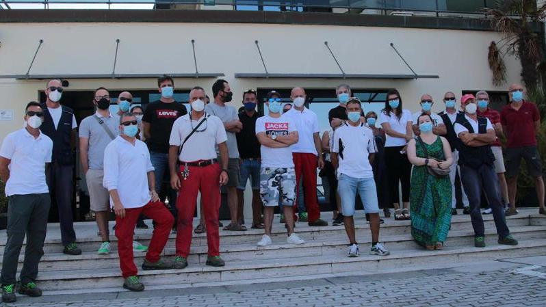 I dipendenti di Perini Navi: «Noi persi nell’incertezza dall’azienda zero risposte»