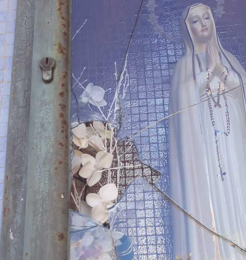 Arborea, vandali danneggiano la teca sacra