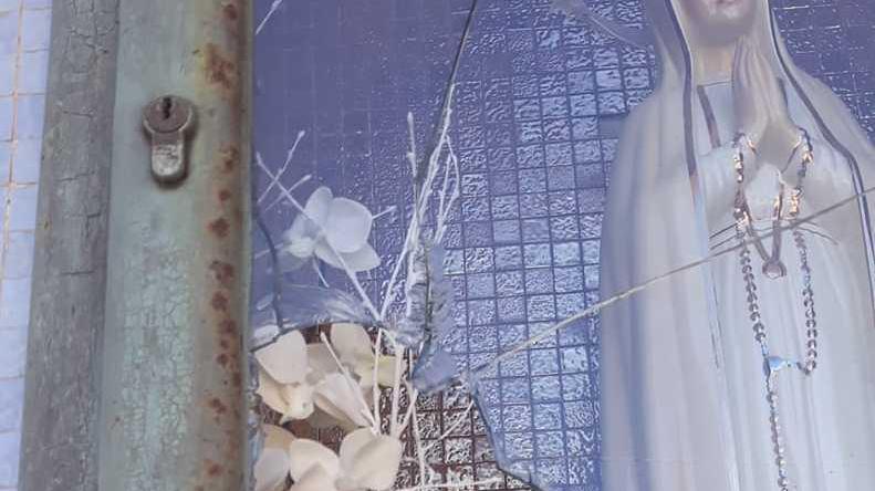 Arborea, vandali danneggiano la teca sacra