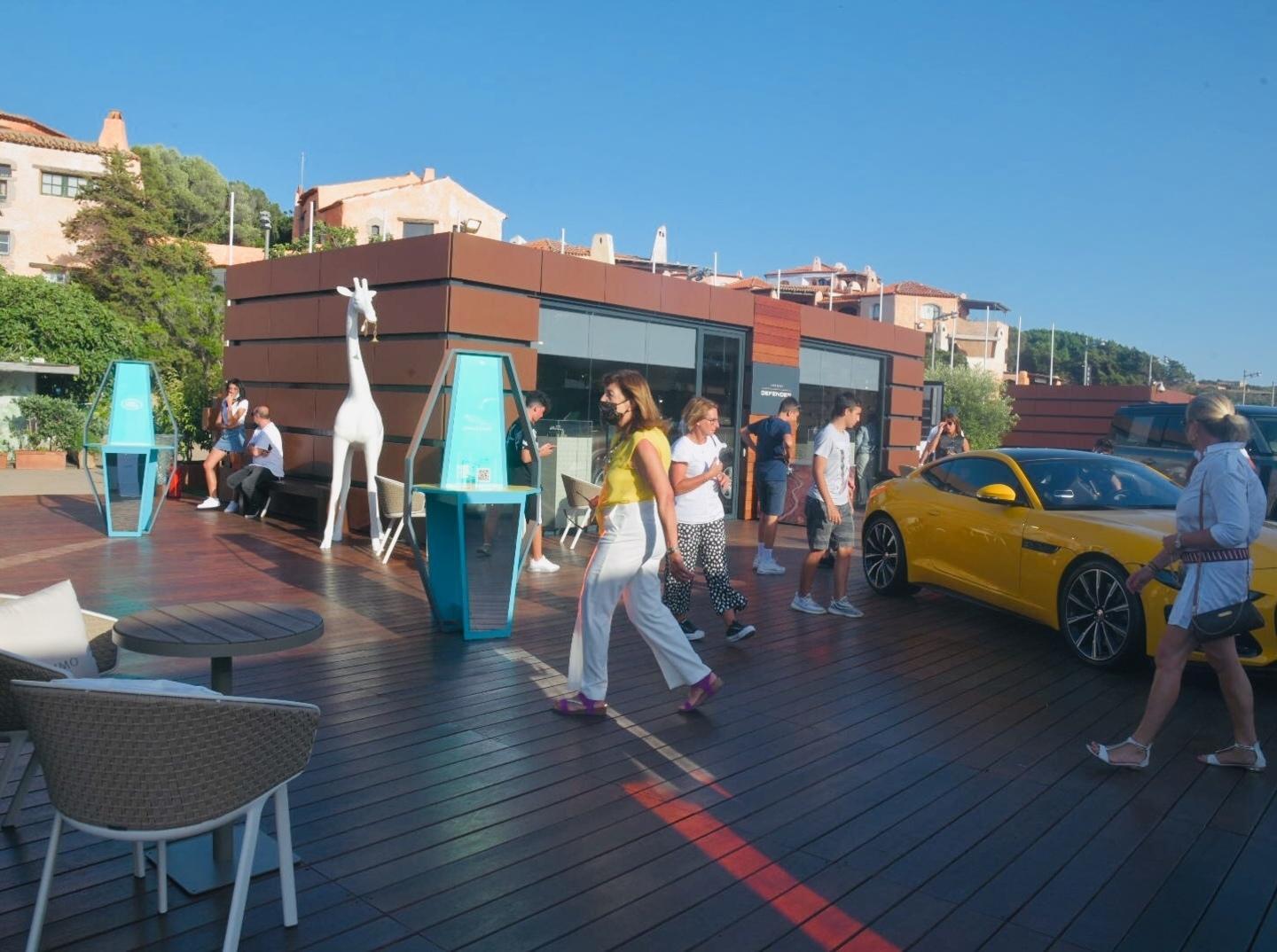 Lusso, arte e moda nel villaggio Waterfront 